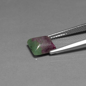Rubi-zoisita multicolorido natural 2,33ct, quadrado, opaco