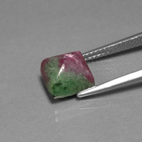 Rubi-zoisita multicolorido natural 4,47ct, baguete, opaco