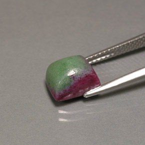 Rubi-zoisita multicolorido natural 3,85ct, baguete, opaco