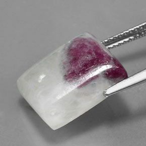 Rubi-zoisita multicolorido natural 9,46ct, baguete, translúcido