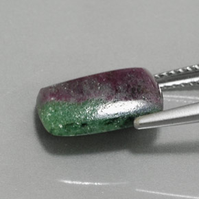 Rubi-zoisita multicolorido natural 5,44ct, baguete, opaco