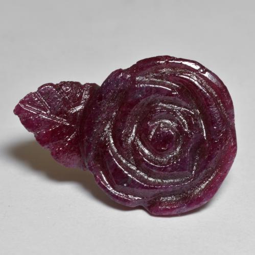 Rubi-zoisita roxo natural 13,57ct, corte flor, opaco