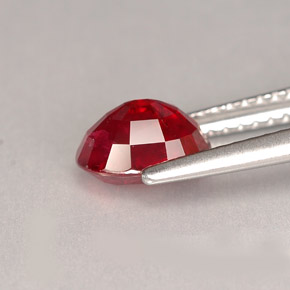 Rubi vermelho natural 1,62ct, corte oval, SI