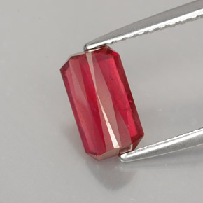 Rubi vermelho natural 1,54ct, corte esmeralda, SI
