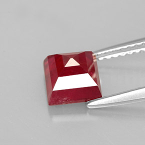 Rubi vermelho natural 2,07ct, quadrado, SI