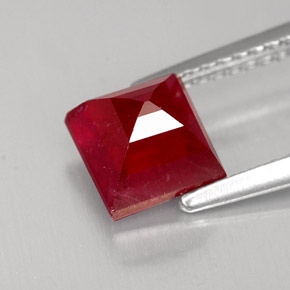 Rubi vermelho natural 2,39ct, quadrado, SI