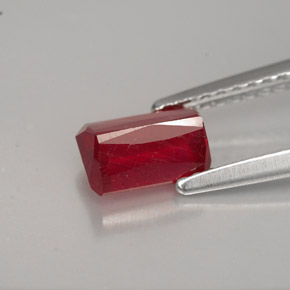 Rubi vermelho natural 1,31ct, corte esmeralda, VS-SI