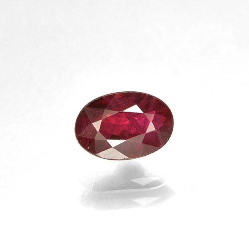 Rubi vermelho médio Natural 0.62ct, Corte Oval, VS-SI