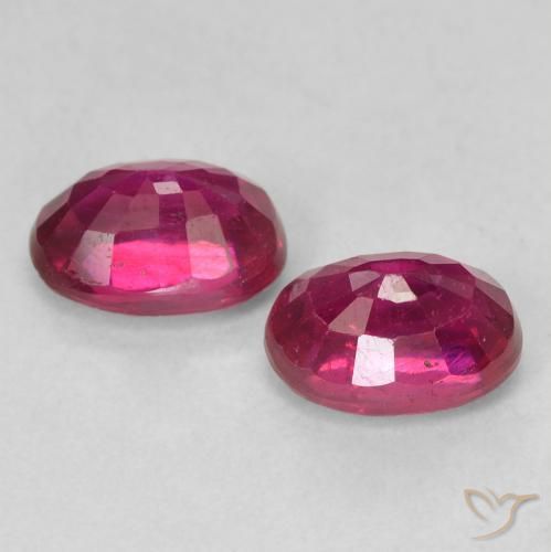 Pedras preciosas de Rubi Vermelho roxo natural de 2.62 ct, oval, VS