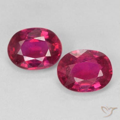 3.18ctw Natural Luz vermelha Rubi, oval, VS