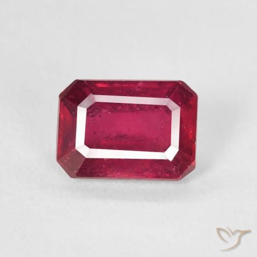1.32ct Natural Medium Dark-Red Rubi, Corte Esmeralda, VS