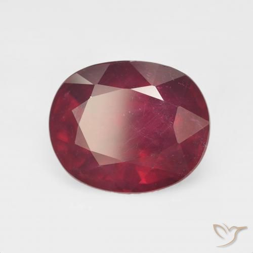 Rubi Vermelho escuro Natural 8.24ct, oval, VS