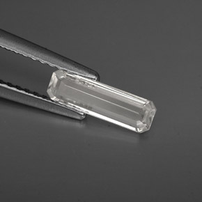 Safira branco natural 0,61ct, corte esmeralda, VS