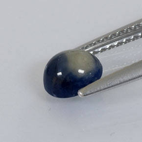 Safira bicolor natural 1,05ct, corte oval, opaco