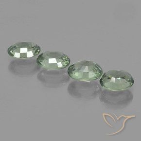Pedras preciosas de Safira Verde Médio-Claro natural de 3.28 ct, oval, VVS-VS