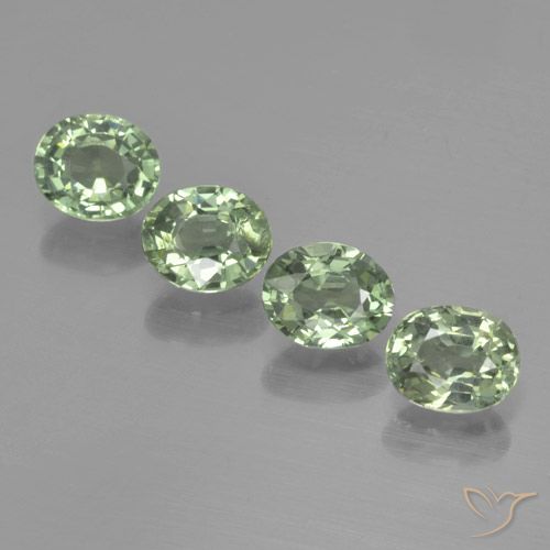 3.34ctw Natural Verde Floresta Claro Safira, oval, VVS-VS