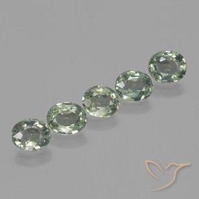 Pedras preciosas de Safira Verde Floresta Claro natural de 4.19 ct, oval, VVS-VS
