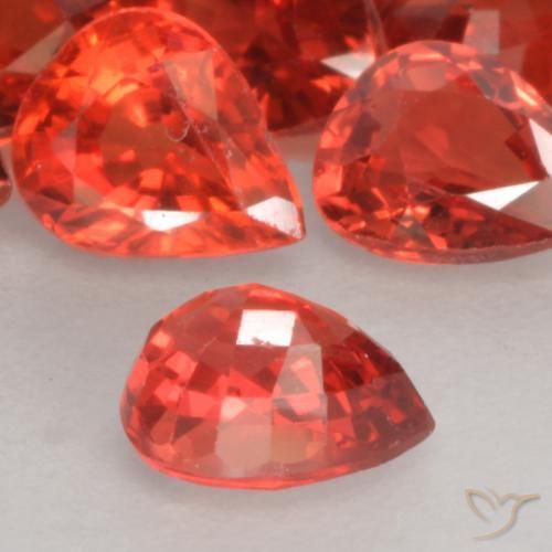 Safira vermelho médio Natural 0.38ct, Formato de pêra, VVS-VS