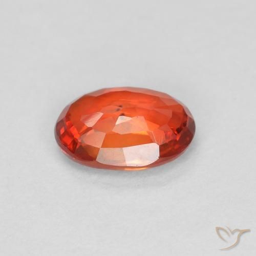 Safira vermelho médio Natural 0.60ct, oval, VVS-VS