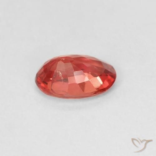 Safira vermelho médio Natural 0.56ct, oval, VVS-VS