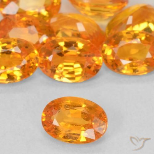 Safira Laranja Médio Natural 0.60ct, oval, VVS-VS