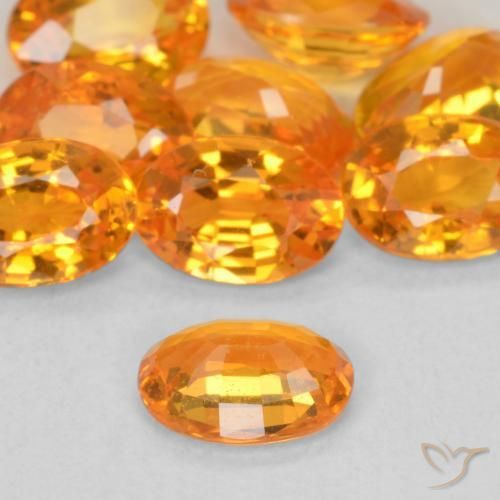 Safira Laranja Médio Natural 0.60ct, oval, VVS-VS