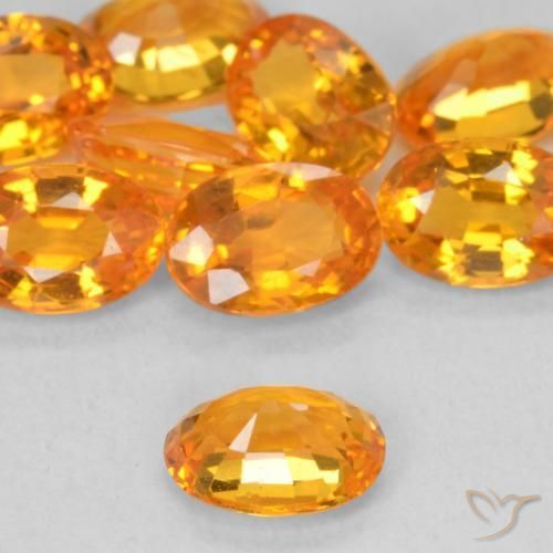 Safira Laranja Médio Natural 0.64ct, oval, VVS-VS