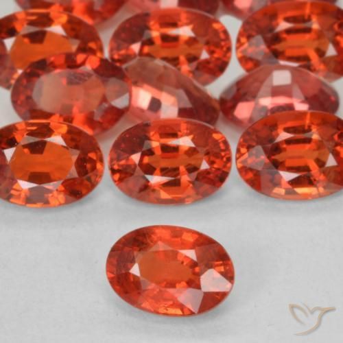 Safira vermelho intenso Natural 0.65ct, oval, VVS-VS
