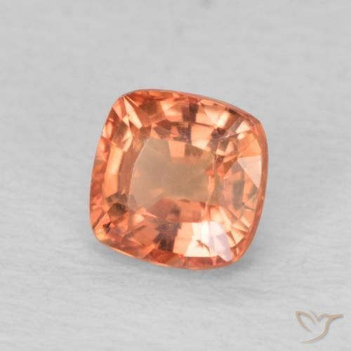 Safira vermelho médio Natural 0.65ct, Almofada, VVS