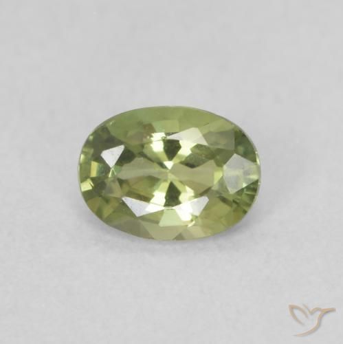 0.37ct Natural Verde oliva Safira, oval, VVS