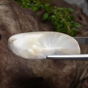 Escolecita branco natural 28,06ct, forma extravagante, opaco