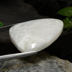 Escolecita branco natural 20,10ct, forma extravagante, opaco