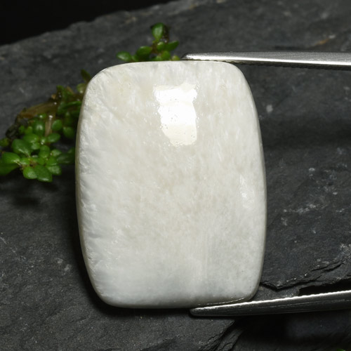 Escolecita branco natural 17,38ct, forma extravagante, opaco