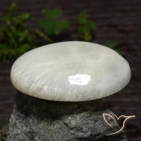 Escolecita Off white Natural 30.79ct, oval, Opaco