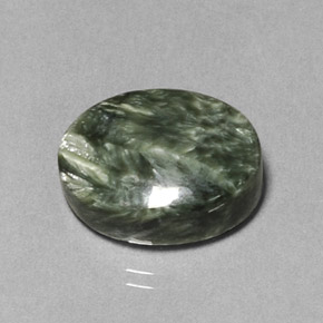 Serafinita verde natural 9,89ct, corte oval, opaco
