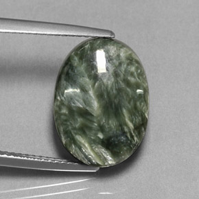 Serafinita verde natural 9,89ct, corte oval, opaco