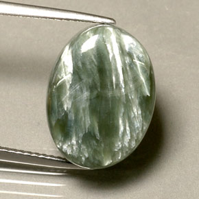 Serafinita verde natural 10,63ct, corte oval, opaco