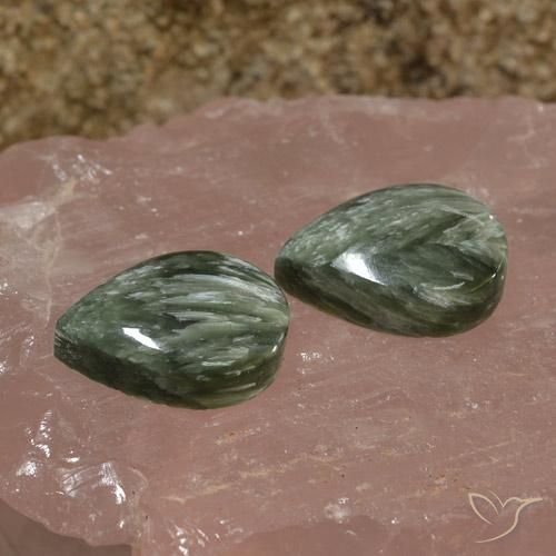 Pedras preciosas de Serafinita Verde Terroso natural de 16.51 ct, Formato de pêra, Opaco