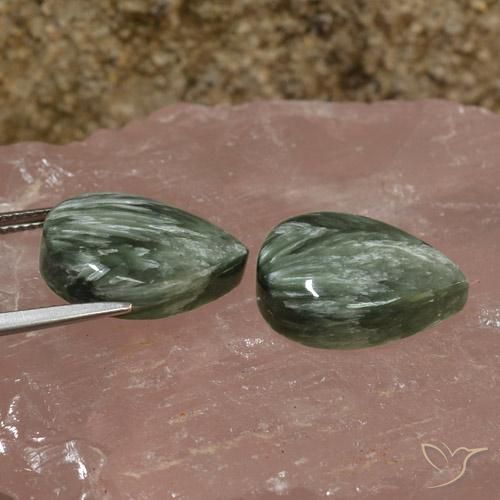 Pedras preciosas de Serafinita Verde Terroso natural de 16.51 ct, Formato de pêra, Opaco
