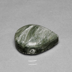 Serafinita verde natural 8,53ct, formato de pêra, opaco