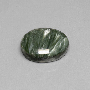 Serafinita verde natural 8,81ct, corte oval, opaco