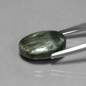 Serafinita verde natural 7,83ct, corte oval, opaco