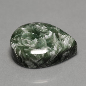 Serafinita verde natural 8,33ct, formato de pêra, opaco