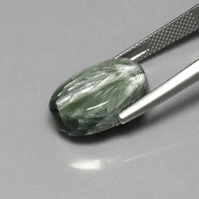 Serafinita verde natural 8,92ct, corte oval, opaco