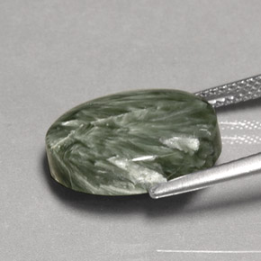 Serafinita verde natural 7,88ct, corte oval, opaco