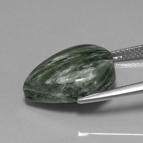 Serafinita verde natural 8,33ct, formato de pêra, opaco