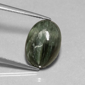Serafinita verde natural 4,57ct, corte oval, opaco