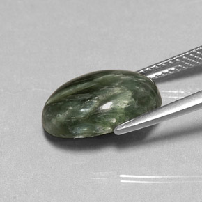 Serafinita verde natural 4,57ct, corte oval, opaco