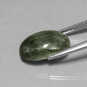 Serafinita verde natural 4,85ct, corte oval, opaco