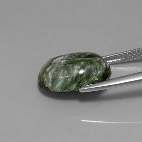 Serafinita verde natural 4,80ct, corte oval, opaco